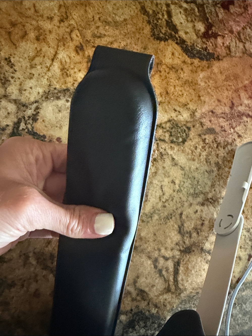 Oculus White VR BATTERY Headset with Black Strap. This is not the VR headset. - Picture 4 of 6